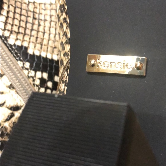 New snake print ankle booties for fall winter - Picture 4 of 6